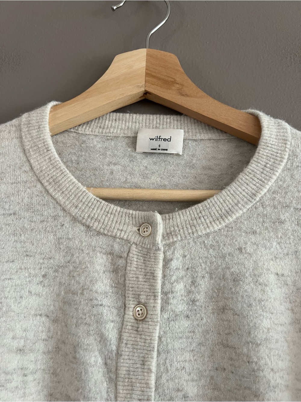 Aritzia Wilfred Wool Cashmere Long Sleeve Button Crop Cardigan Oatmeal - Picture 3 of 12